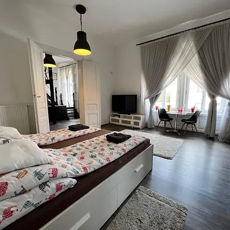 Czingu-lak Apartment *