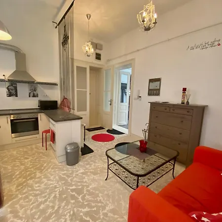Czingu-lak Apartment
